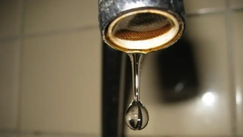 В Алматы школа и несколько домов остались без воды