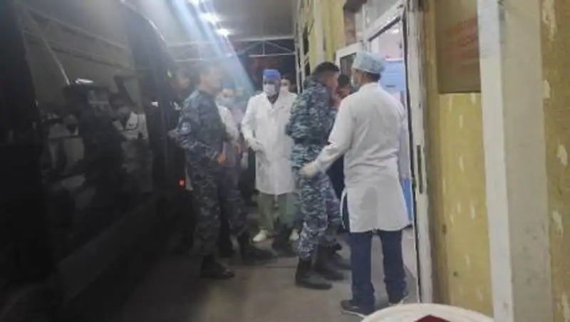 В больницы Бишкека поступили свыше 100 раненых