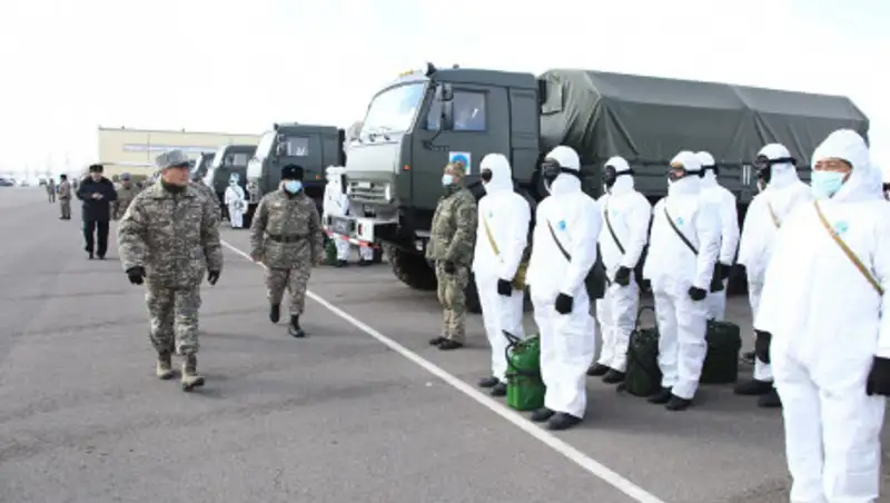 Глава Минобороны проверил работу блок-постов в Нур-Султане