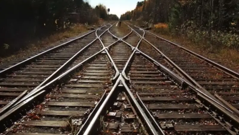 С ж/д вокзала в Астане эвакуировали людей из-за подозрительной коробки на путях