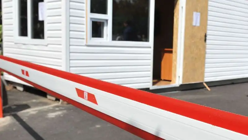 Кража стрелы от шлагбаума в Нур-Султане попала на видео