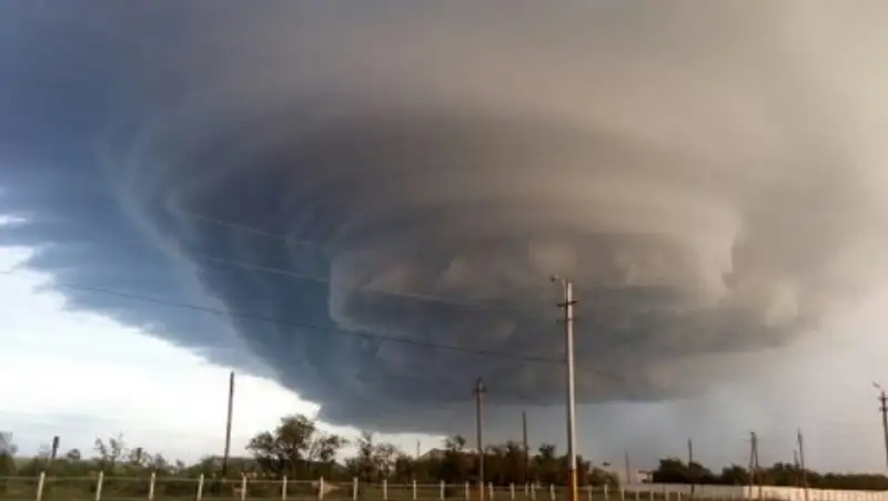 Жителей Костанайской области напугали необычные облака
