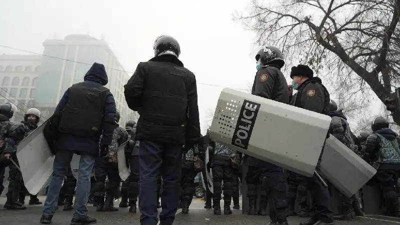 В Алматы от бандитских группировок зачистили несколько участков