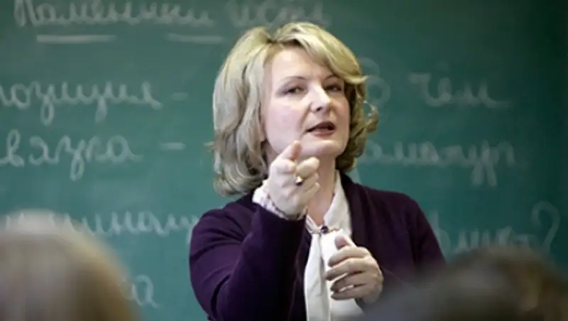 Учителей в Латвии обяжут любить государство