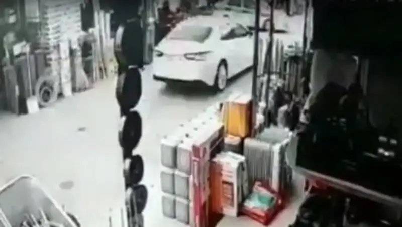 Видео ДТП с полицейским авто в Актау появилось в Сети