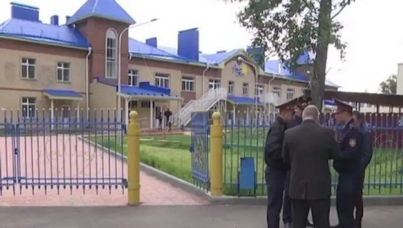 В Костанайской области на территории детского сада обнаружен труп 26-летнего мужчины