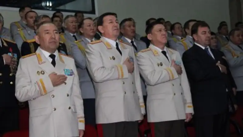 В Астане возложили цветы к Монументу сотрудникам, погибшим при исполнении служебных обязанностей