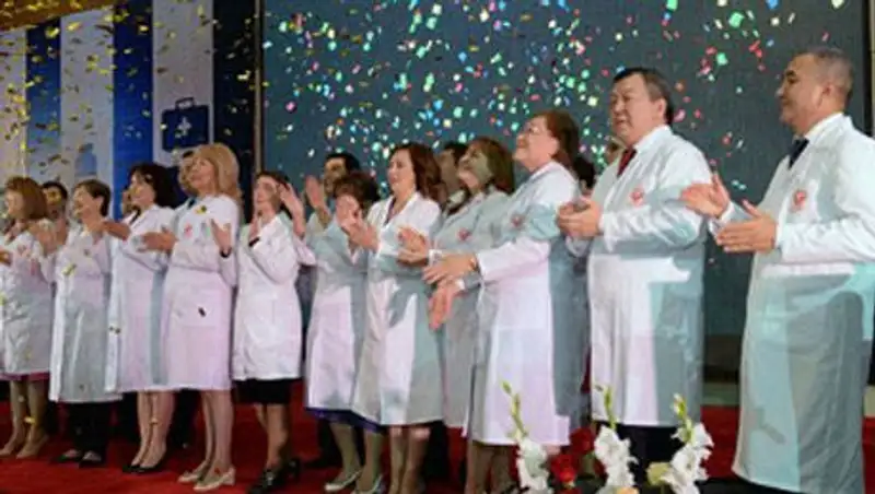 Акимат Алматы выделил 1 млрд. тенге на соцподдержку медработников