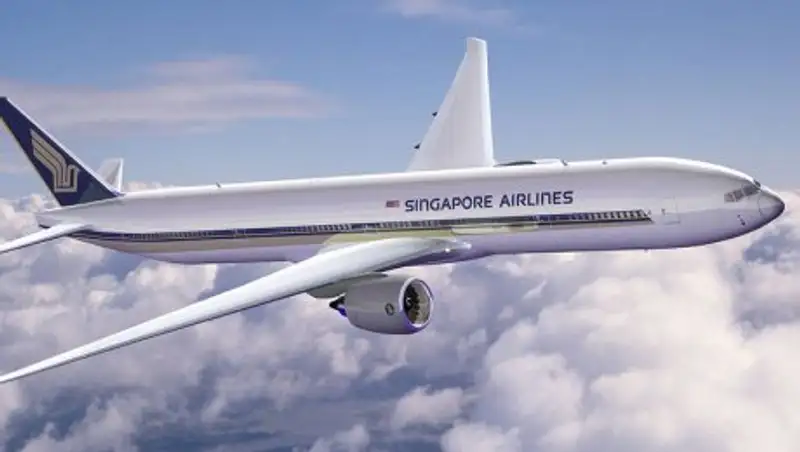 Пассажирский Boeing загорелся в Сингапуре во время посадки