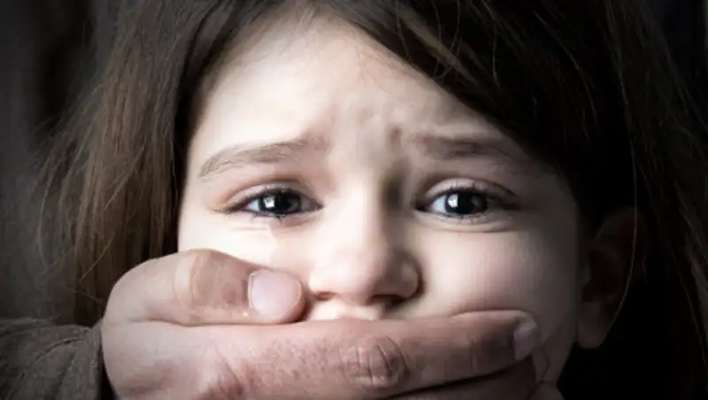 В Костанае прохожие поймали педофила, избившего 11-летнюю девочку