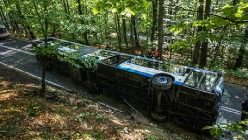 36 человек погибли после падения с высоты 100 метров в Перу