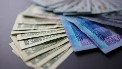 тенге и доллары, фото - Новости Zakon.kz от 07.04.2023 20:39
