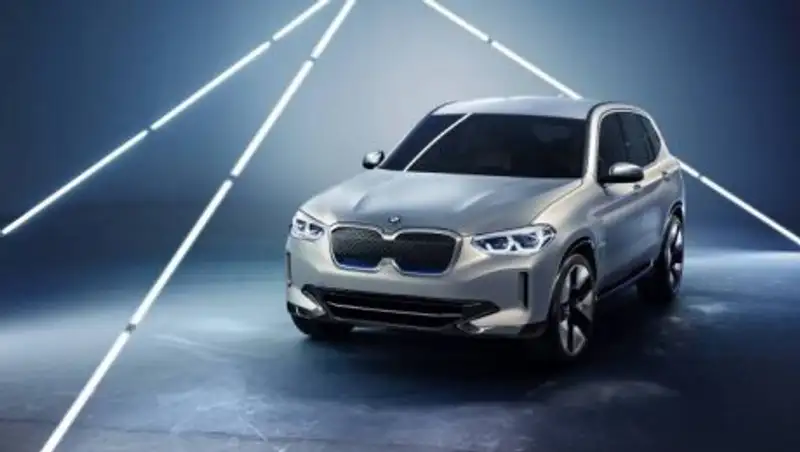 BMW представила концепт электрокроссовера iX3