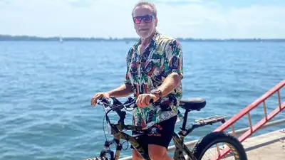 Арнольд Шварценеггер сбил велосипедистку, фото - Новости Zakon.kz от 06.02.2023 11:11