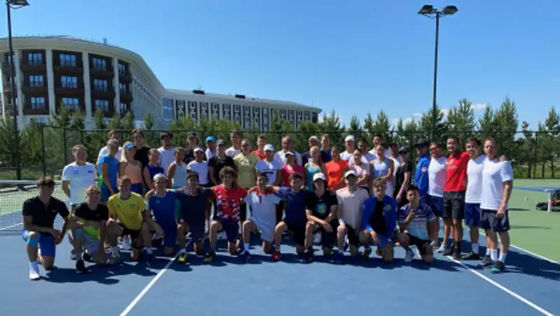 Национальные сборные Казахстана по теннису приступили к учебно-тренировочным сборам