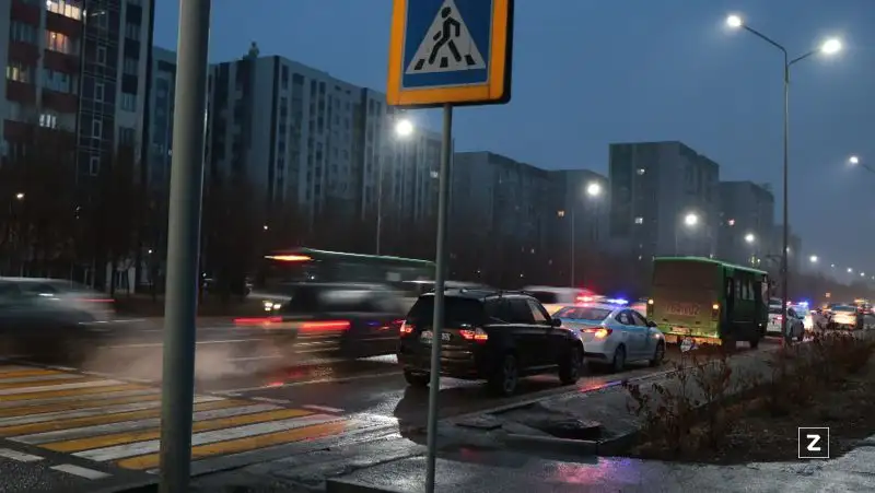 Автобус насмерть сбил женщину на пешеходном переходе в Алматы