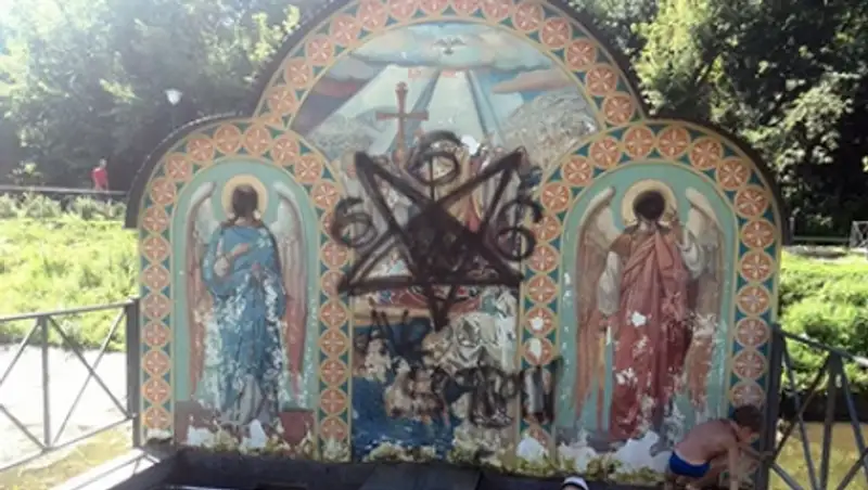 В Харькове сатанисты осквернили православный иконостас