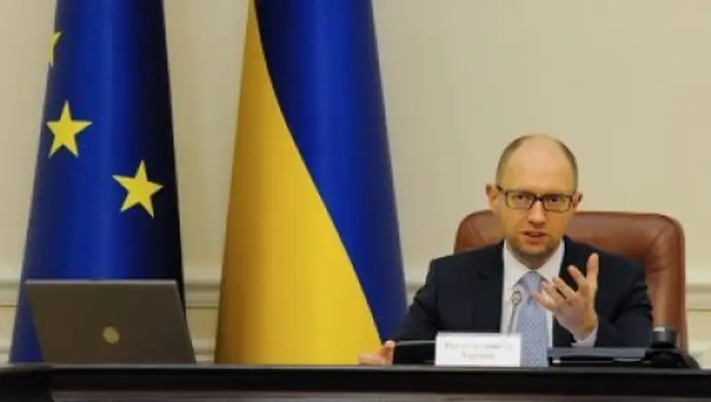 Яценюк: тарифы на коммунальные услуги на Украине занижены