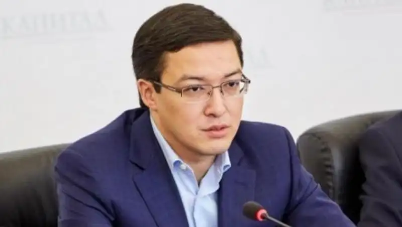 Акишев рассказал о мерах по усилению защиты прав должников