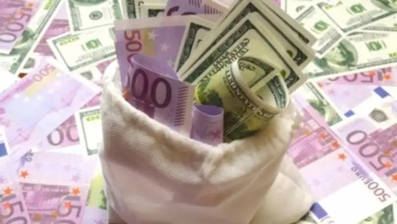 Почти на 160 млрд тенге купили казахстанцы валюты в июне