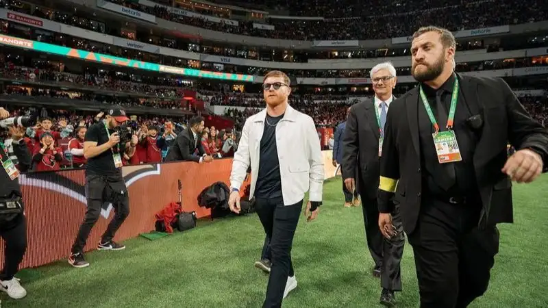 Канело Альварес пригрозил Месси за пинок мексиканской футболки