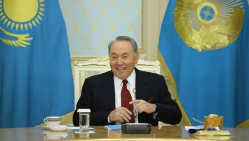 Н.Назарбаев на встрече с женской общественностью рассказал историю о любящем материнском сердце 