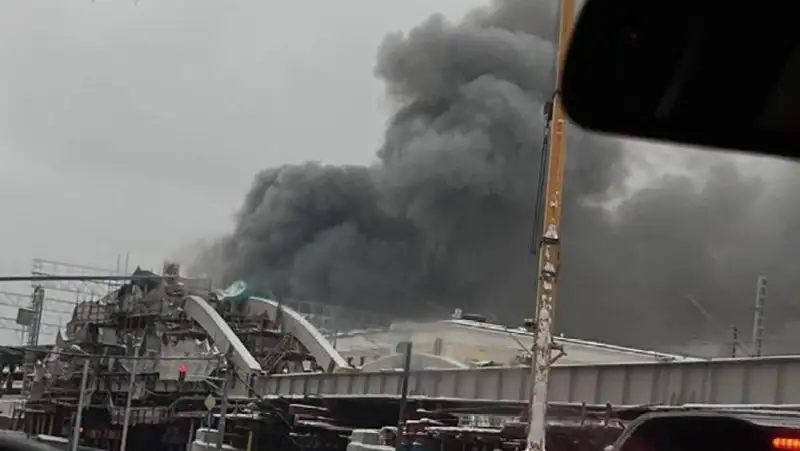 В центре Москвы начался крупный пожар