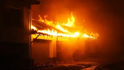 Сгорел дом в Костанайской области, фото - Новости Zakon.kz от 25.12.2021 20:35