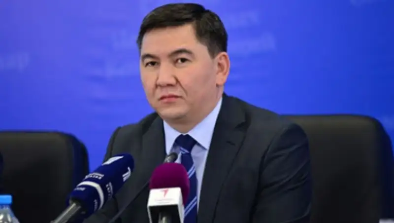 Аслан Саринжипов пожелал удачи выпускникам на ЕНТ