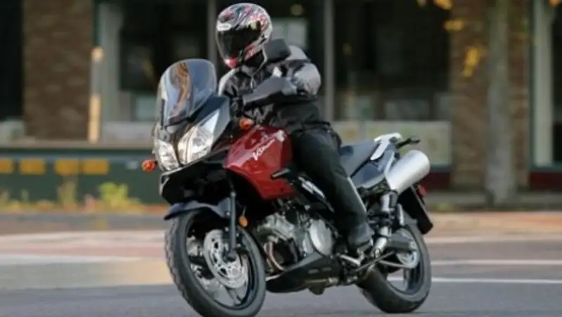 Почти половина водителей Алматы и Астаны опасаются мотоциклистов