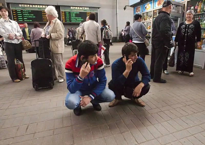 Путь гастарбайтера: от вокзала до вокзала Путь гастарбайтера: от вокзала до вокзала, фото - Новости Zakon.kz от 25.10.2013 17:25