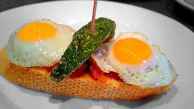 Диетолог рассказала, что нельзя добавлять в яичницу, фото - Новости Zakon.kz от 31.10.2023 03:45