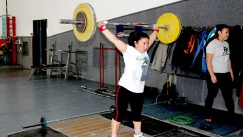 Майра Файзуллаева завоевала бронзу на чемпионате Азии по тяжелой атлетике