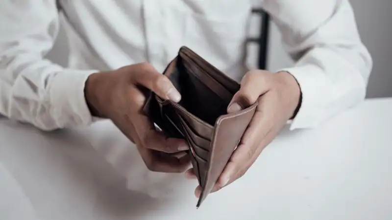 Более 800 алматинцев  подали заявления на банкротство физлиц