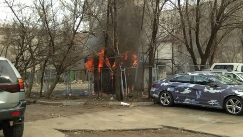 Около "Арбата" в Алматы произошел пожар