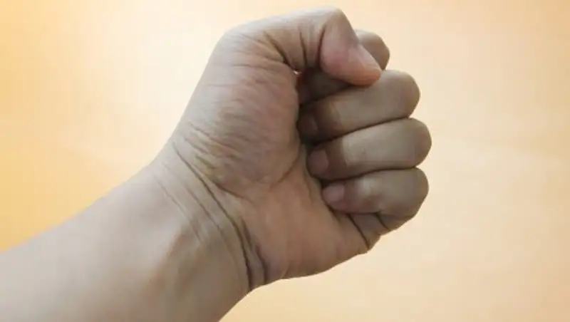 "Ударили, потому что кусалась". В Бишкеке изнасиловали и убили девушку