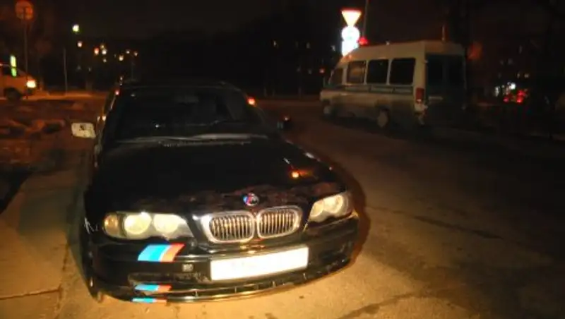 В Алматы пьяный угонщик едва не угробил трех человек, в том числе ребенка