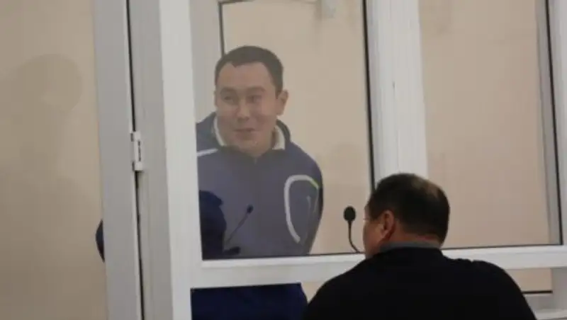 В Уральске двоих полицейских осудили за взятку и избиение задержанного