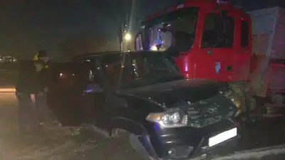 ДТП с внедорожником и грузовиком на трассе Алматы - Оскемен