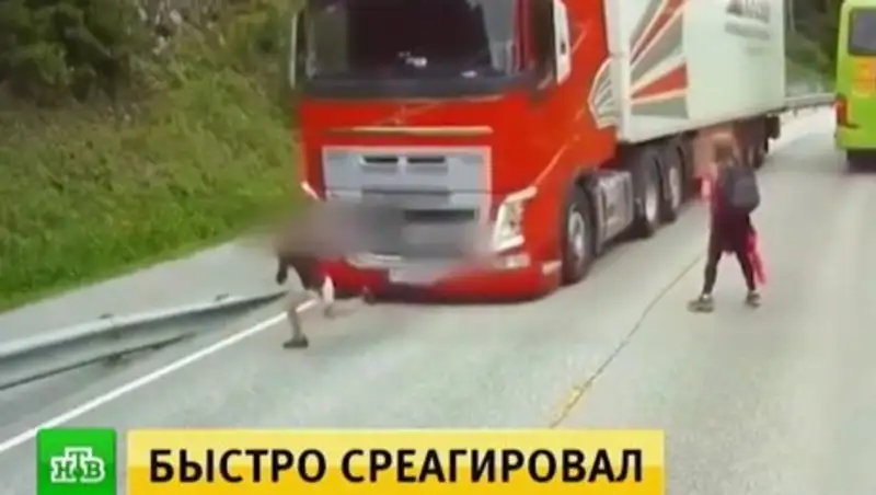 Школьники в Норвегии чудом избежали гибели под колесами фуры
