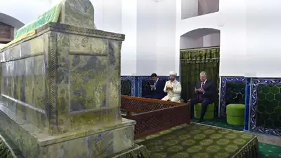 Президент посетил мавзолей Ходжи Ахмета Ясави, фото - Новости Zakon.kz от 27.09.2022 12:17