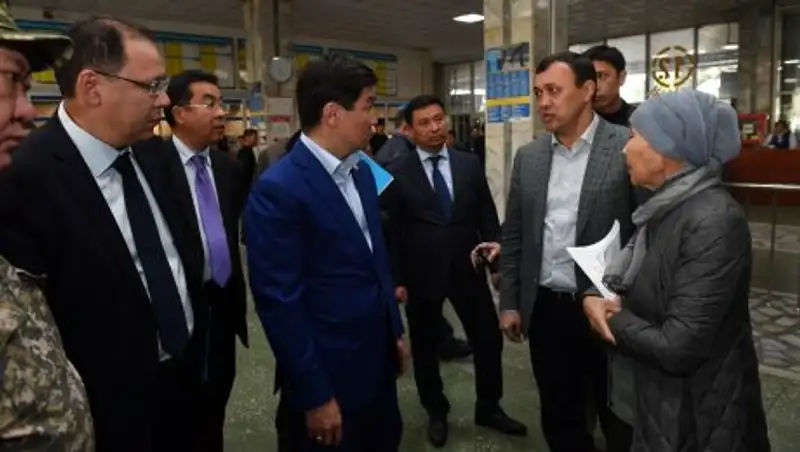 Байбек поручил отремонтировать здание автовокзала «Сайран»