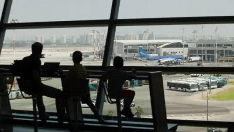 Украинский пассажирский самолет после посадки в Тель-Авиве "встал на дыбы"