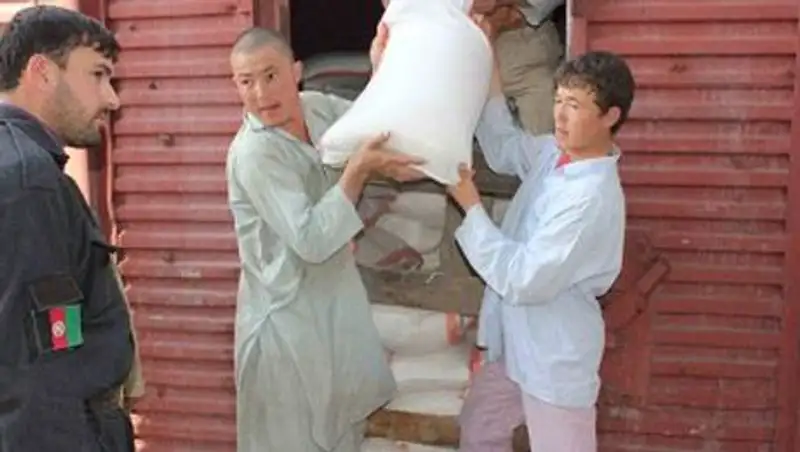 Казахстан оказал гуманитарную помощь Афганистану на $2 млн в 2014г