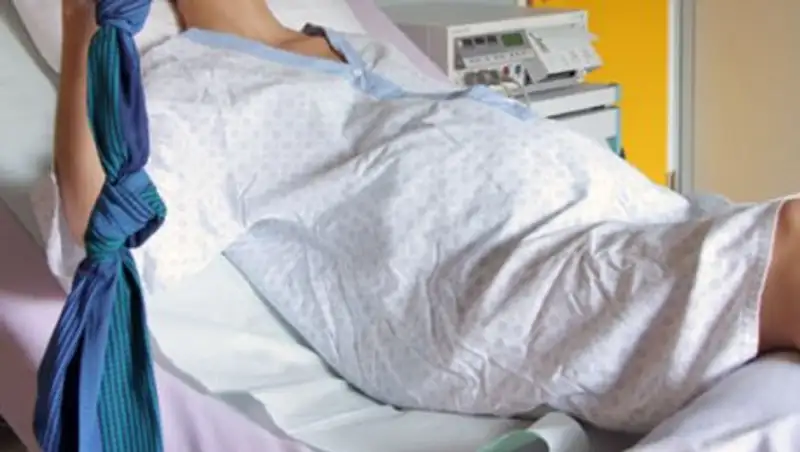 Полицейские спасли беременную женщину в Караганде