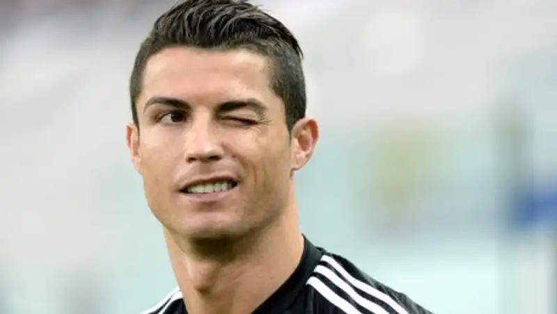 Криштиану Роналду проехал на красный свет при попустительстве полицейских