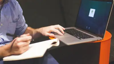 работа на удаленке, домашний офис, фото - Новости Zakon.kz от 11.12.2021 21:39