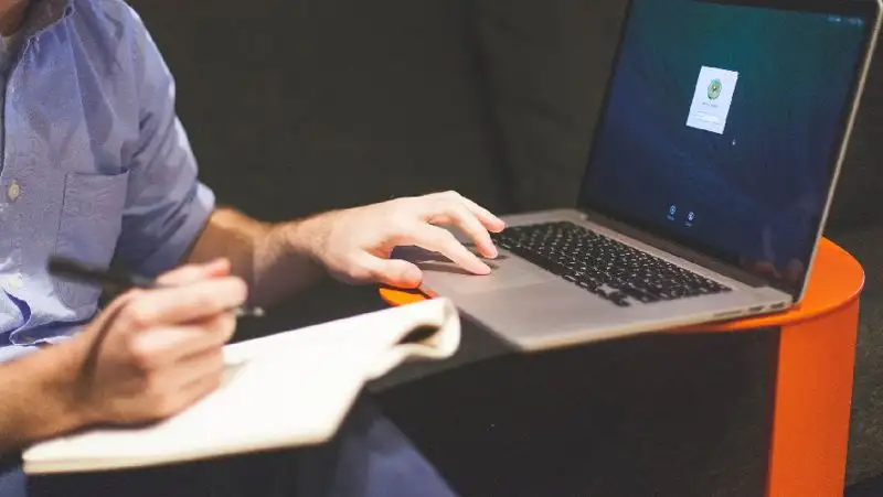 Житель Германии отсудил компенсацию от работодателя за травму на удаленке