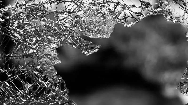 В Алматы женщина разбила чужую машину из-за ссоры с мужем