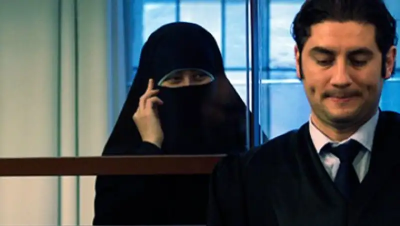 Немецкие судьи потребовали запретить хиджабы в залах заседаний
